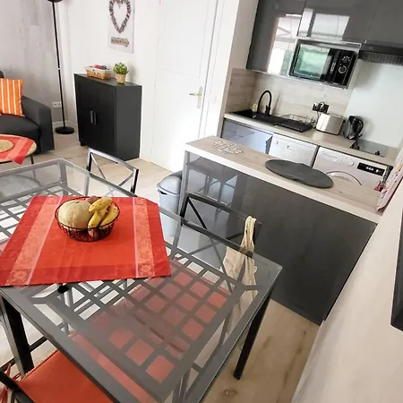 T2 Renove Avec Parking, Wi-fi, Clim Mobile, A 400m Plages/commerces - Piscine/tennis/promenades - Fr-1-316-338 *